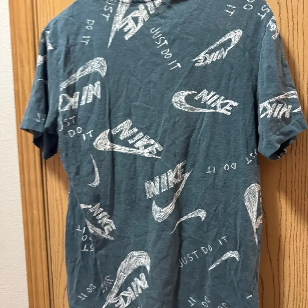 Nike tee men’s shirt size small